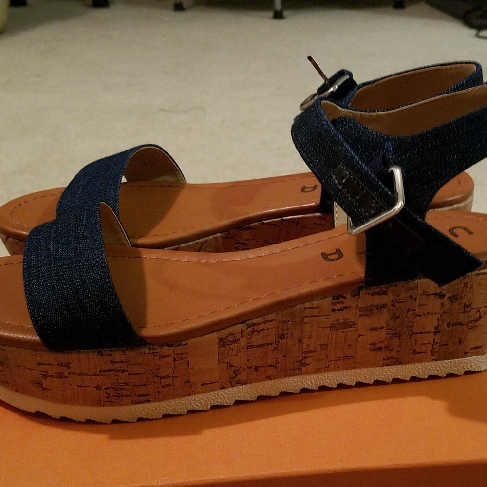 Sandals - Picture 2 of 3